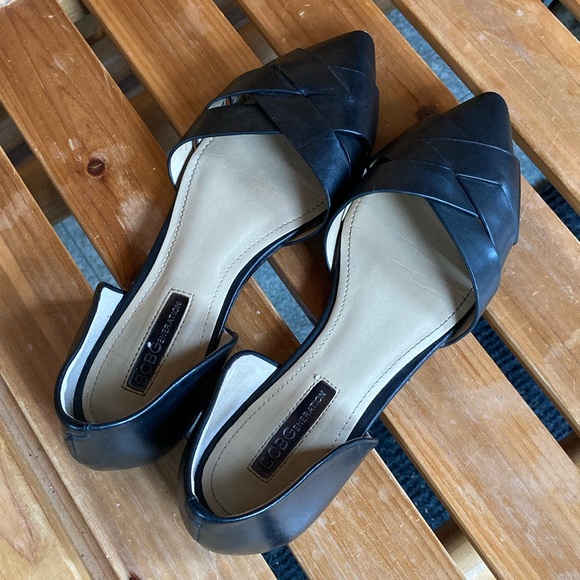 Pointed toe black flats - Picture 3 of 3
